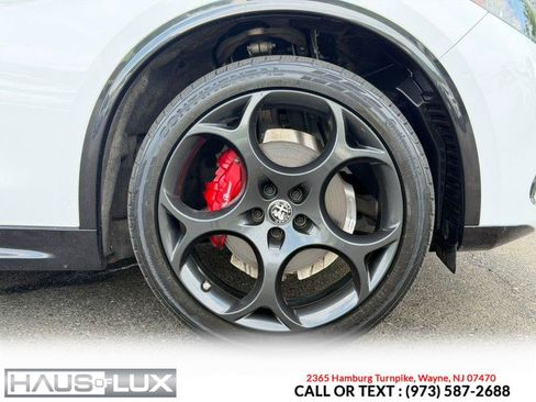 Used 2024 Alfa Romeo Stelvio Veloce AWD/4WD image 18