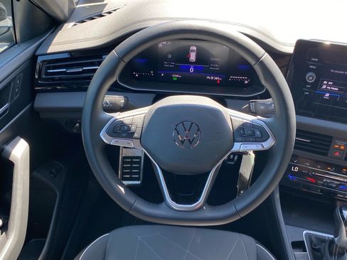 Used 2025 Volkswagen Jetta Sport FWD image 3
