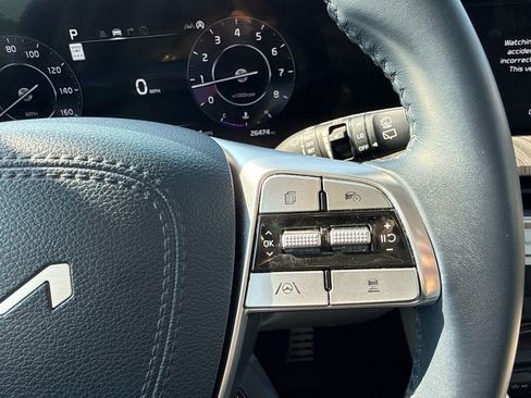 Used 2025 Kia Telluride SX w/ SX Captain's Chair Package FWD image 13