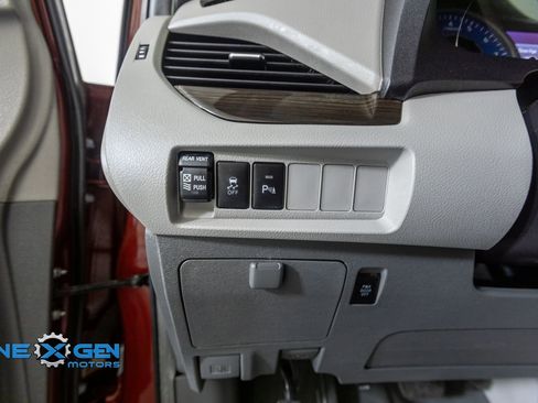 Used 2019 Toyota Sienna XLE w/ XLE Navigation Package image 13