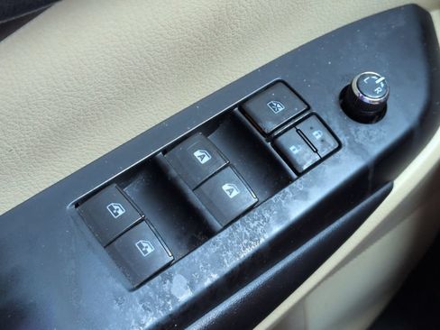 Used 2016 Toyota Highlander XLE AWD/4WD image 30