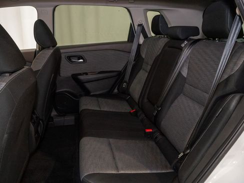 Used 2023 Nissan Rogue SV image 8