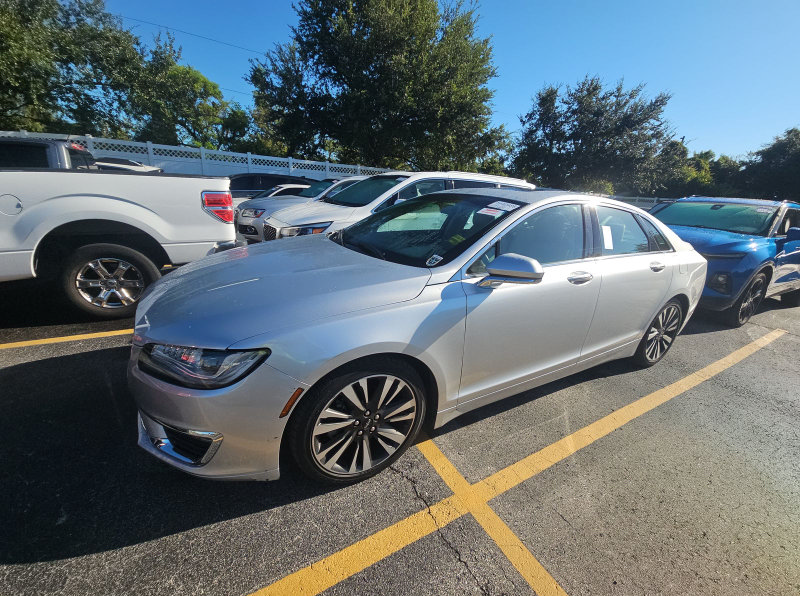 Used 2018 Lincoln MKZ Reserve FWD image 3
