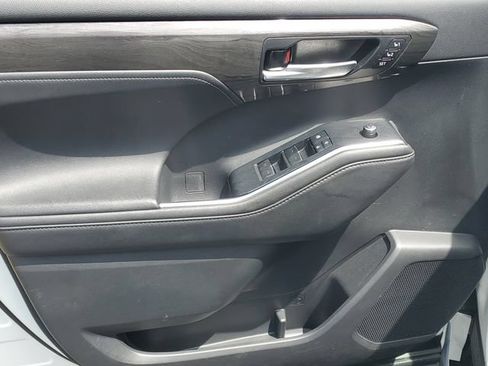 Used 2020 Toyota Highlander Limited AWD/4WD image 16