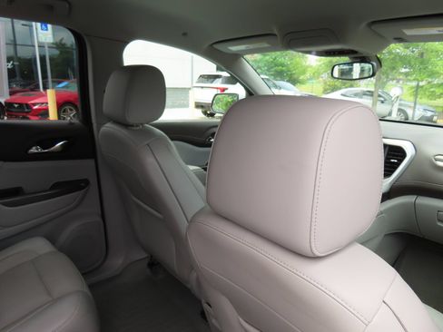 Used 2019 GMC Acadia SLT AWD/4WD image 33