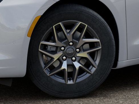 New 2027 Chrysler Pacifica Limited FWD image 8