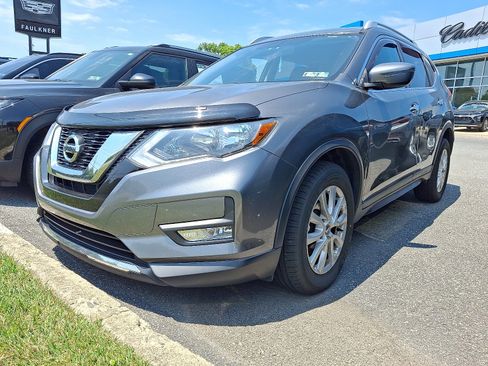 Used 2017 Nissan Rogue SV AWD/4WD image 3