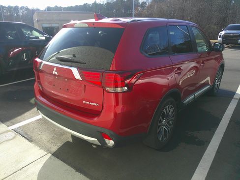 Used 2018 Mitsubishi Outlander ES image 7