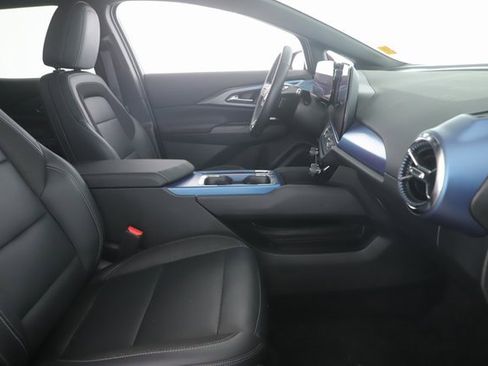 Used 2025 Chevrolet Equinox EV LT w/ Convenience Package image 28