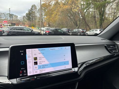 Used 2025 Volkswagen Atlas Cross Sport SE image 37