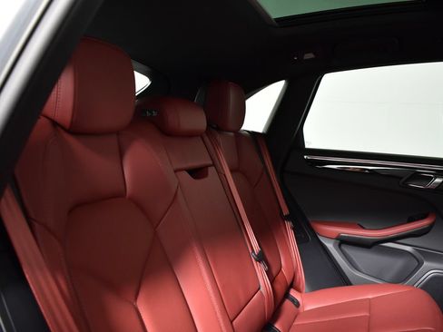 Used 2026 Porsche Macan AWD/4WD image 42