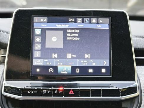 Used 2025 Jeep Compass Latitude AWD/4WD image 23