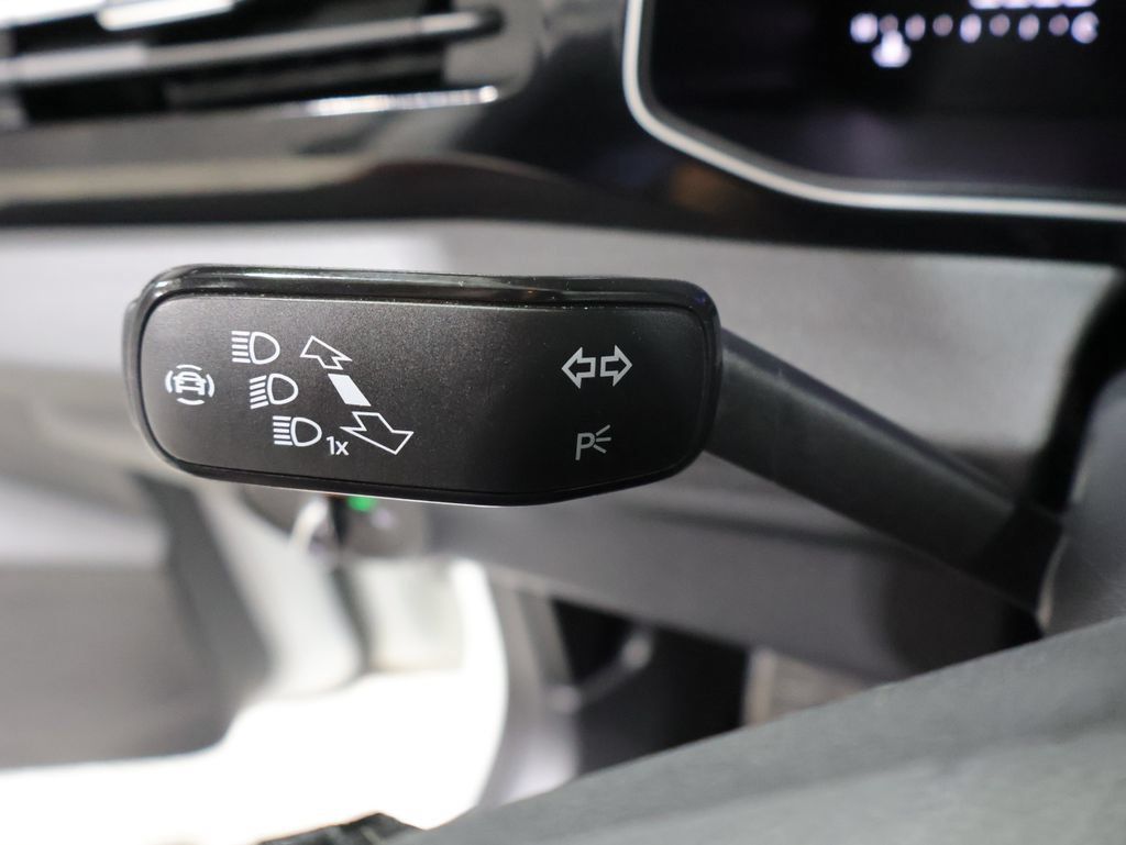 Used 2025 Volkswagen Jetta Sport FWD image 35
