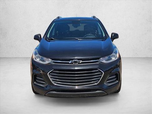 Used 2021 Chevrolet Trax LT w/ Midnight Edition FWD image 2