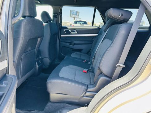 Used 2017 Ford Explorer XLT FWD image 22