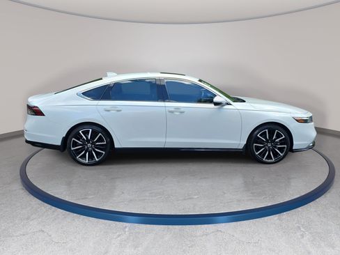 Used 2024 Honda Accord Touring image 4