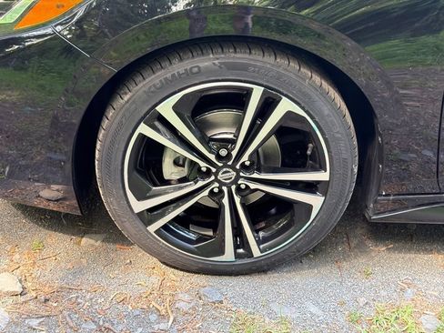 Used 2023 Nissan Sentra SR w/ SR Premium Package FWD image 5