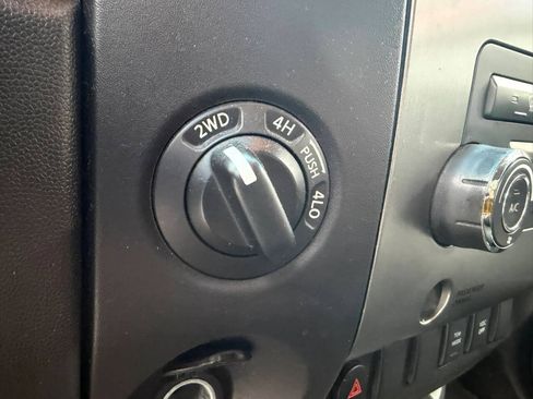 Used 2010 Nissan Titan SE AWD/4WD image 15