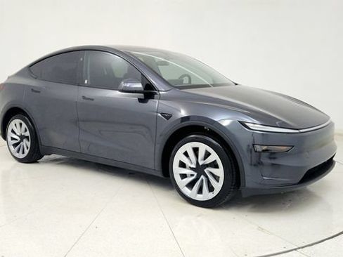 Used 2026 Tesla Model Y Long Range RWD image 1