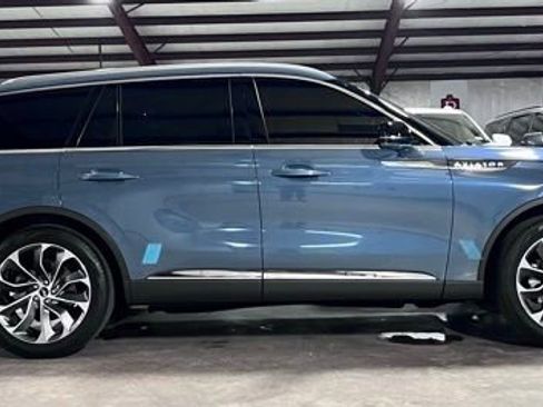 Used 2025 Lincoln Aviator Reserve w/ Illumination Package RWD image 2