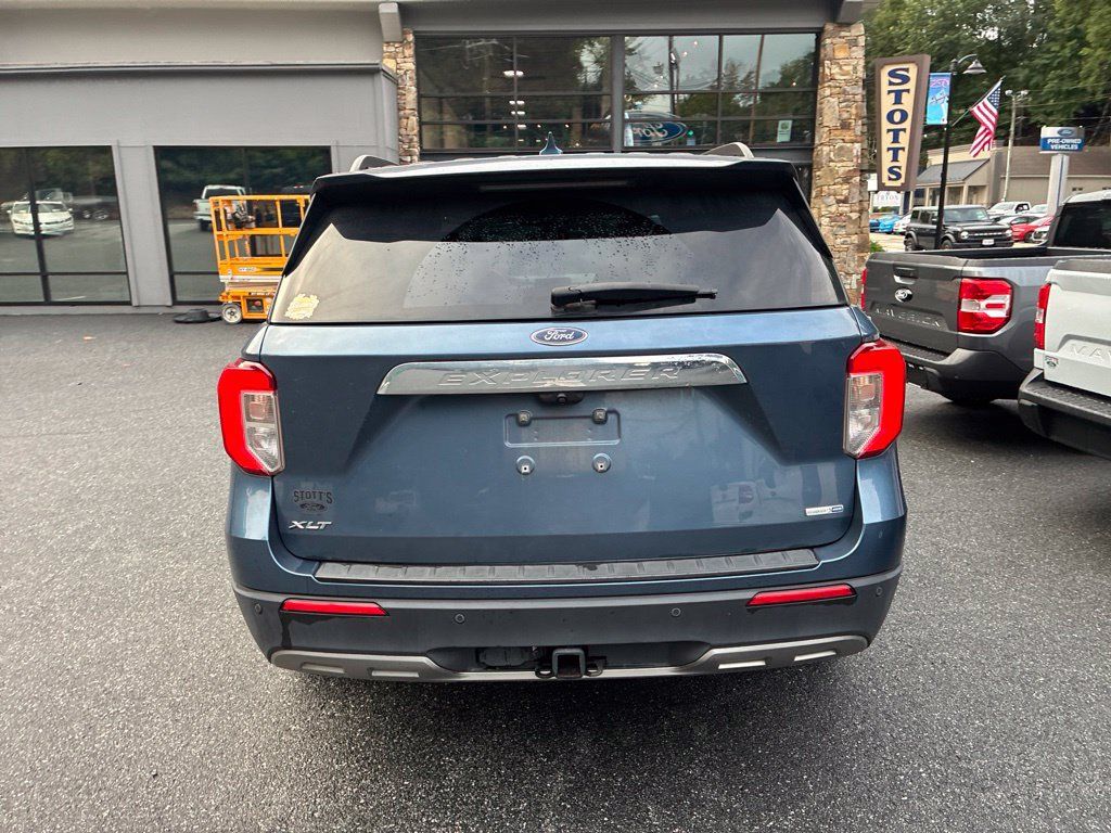 Used 2020 Ford Explorer XLT w/ Equipment Group 202A AWD/4WD image 14