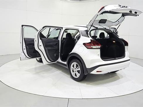 Certified 2025 Nissan Kicks Play S FWD image 11