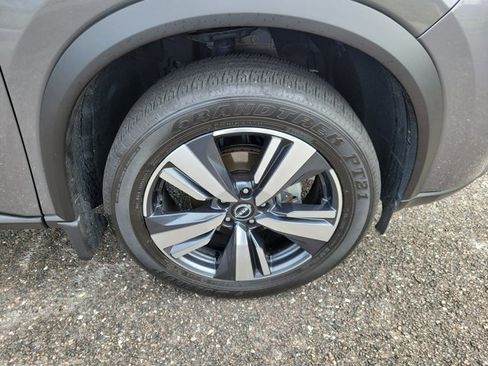 Used 2025 Nissan Rogue SL image 6