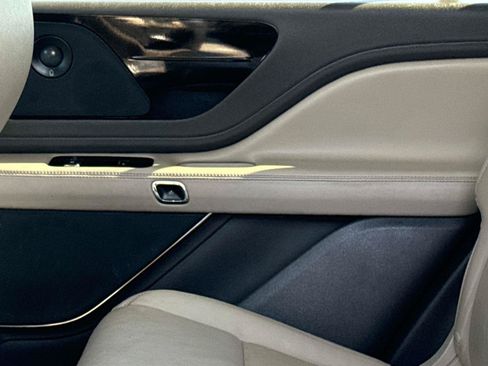 Used 2020 Lincoln Aviator Reserve RWD image 16