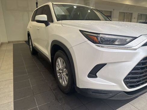 Used 2024 Toyota Grand Highlander XLE FWD image 5