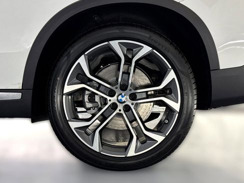 Used 2026 BMW X5 sDrive40i w/ Climate Comfort Package image 12