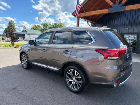 Used 2017 Mitsubishi Outlander SEL AWD/4WD image 6