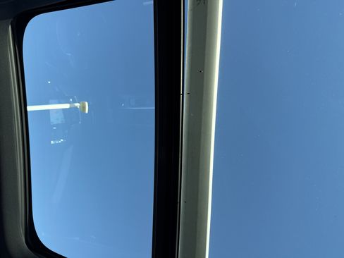 Used 2022 Volvo XC90 T8 R-Design w/ Advanced Package image 29