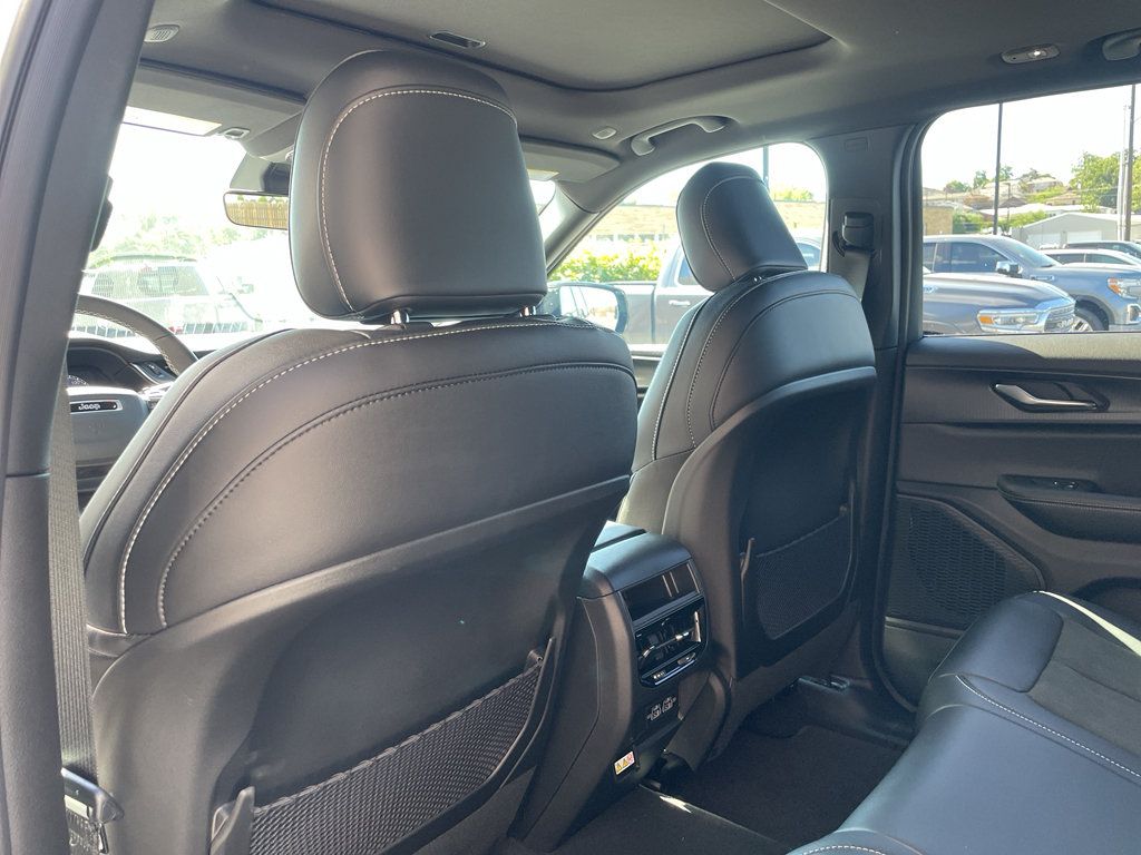 Certified 2025 Jeep Grand Cherokee Altitude AWD/4WD image 17