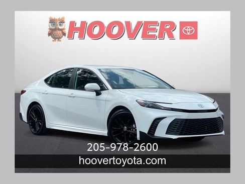 Used 2025 Toyota Camry SE FWD image 1