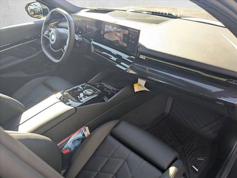 Used 2025 BMW 530i xDrive w/ Premium Package image 26