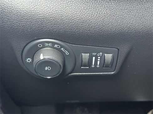 Certified 2022 Jeep Compass Limited w/ Sun and Sound Group image 27