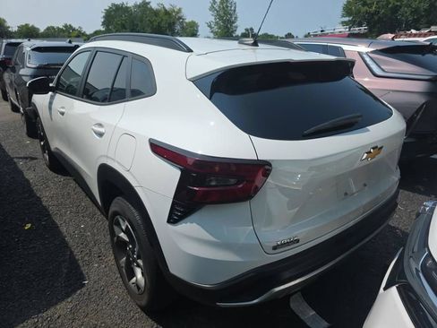 Used 2024 Chevrolet Trax LT FWD image 4