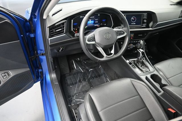 Used 2024 Volkswagen Jetta SE w/ Panoramic Sunroof Package FWD image 14
