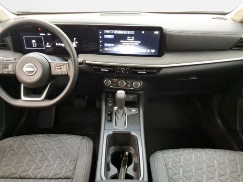 Used 2025 Nissan Kicks SV w/ SV Premium Package FWD image 12