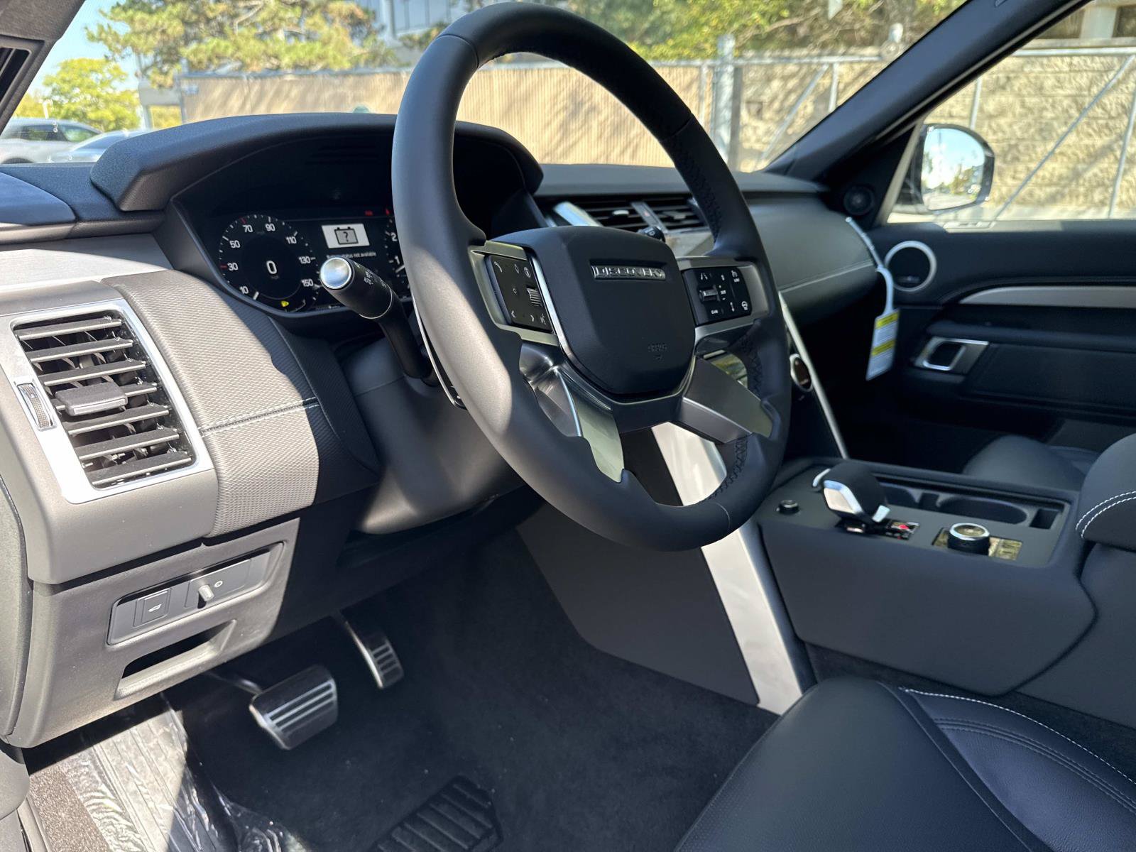 Certified 2026 Land Rover Discovery Limited Edition AWD/4WD image 25