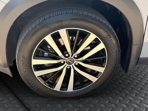 Used 2025 Nissan Pathfinder Platinum w/ Black Appearance Package AWD/4WD image 10