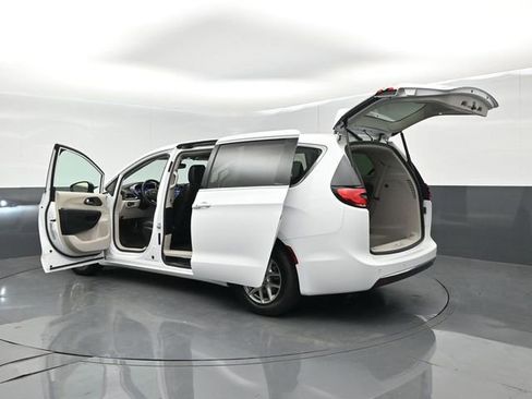 Used 2024 Chrysler Pacifica Touring-L image 63