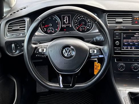 Used 2019 Volkswagen Golf S image 16