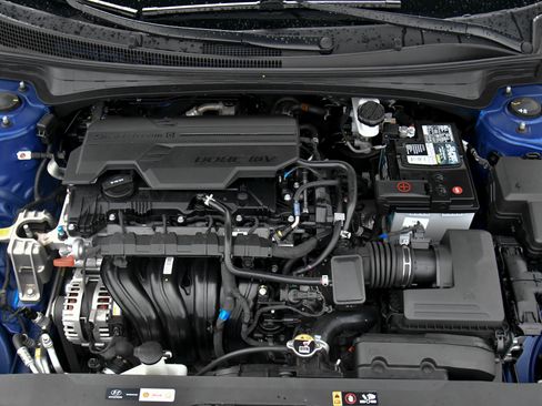 Used 2023 Hyundai Elantra SE image 37