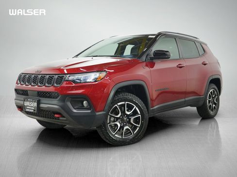 Used 2025 Jeep Compass Trailhawk AWD/4WD image 1
