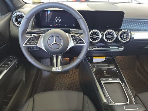 Used 2026 Mercedes-Benz GLB 250 image 18