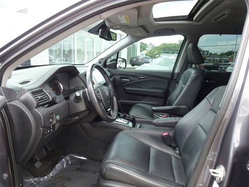 Used 2018 Honda Pilot Touring image 9