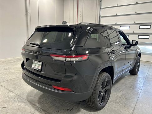 New 2025 Jeep Grand Cherokee Limited w/ Black Appearance Package image 6