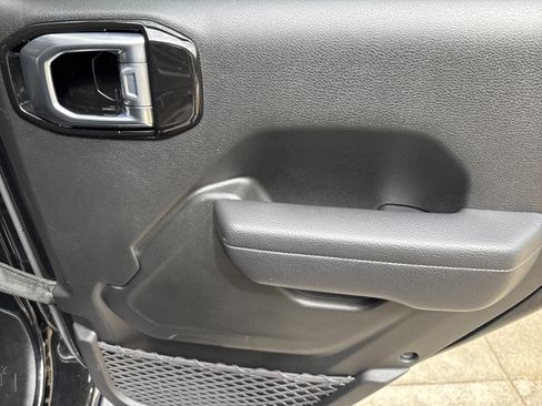 Used 2024 Jeep Wrangler Unlimited Rubicon image 17