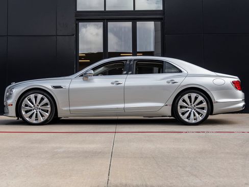 Used 2026 Bentley Flying Spur Plug-In Hybrid AWD/4WD image 9